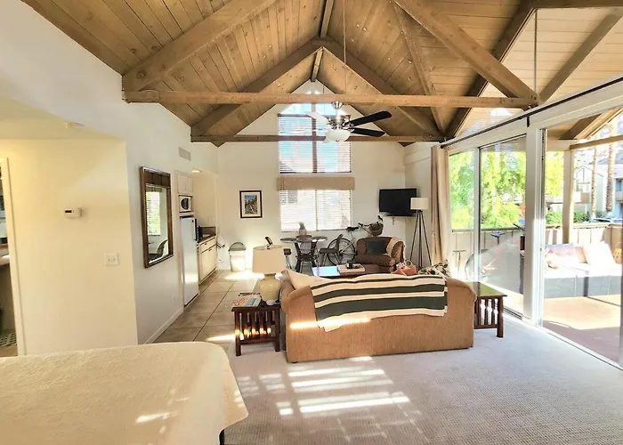 Peaceful Desert Retreat Mountain View Studio Condo Indian Wells