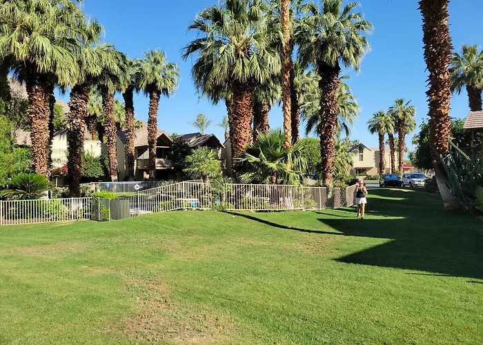 Peaceful Desert Retreat Mountain View Studio Condo Indian Wells